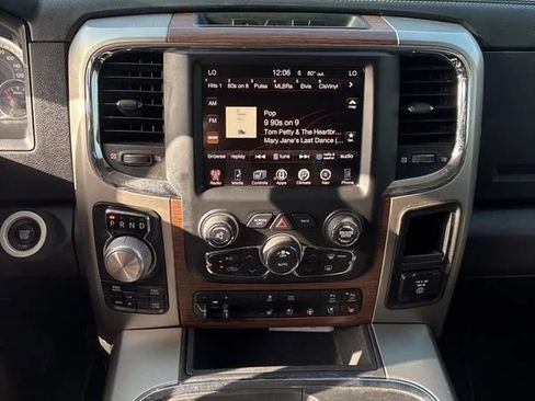 Used 2017 RAM 1500 Laramie w/ Convenience Group AWD/4WD image 8