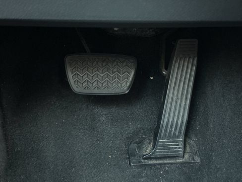 Used 2021 Toyota Camry SE FWD image 36