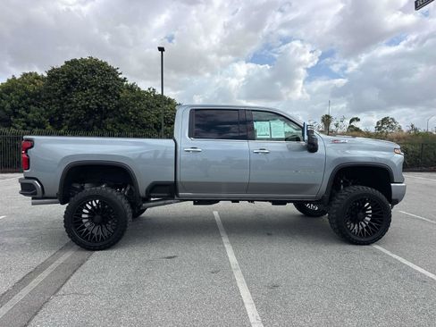 Used 2025 Chevrolet Silverado 2500 LTZ w/ LTZ Convenience Package AWD/4WD image 2