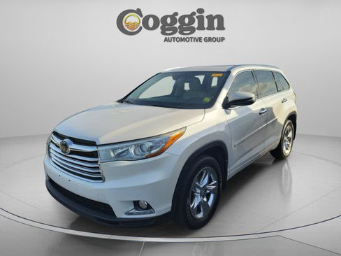 Used 2015 Toyota Highlander Limited w/ Driver Technology Package AWD/4WD image 2