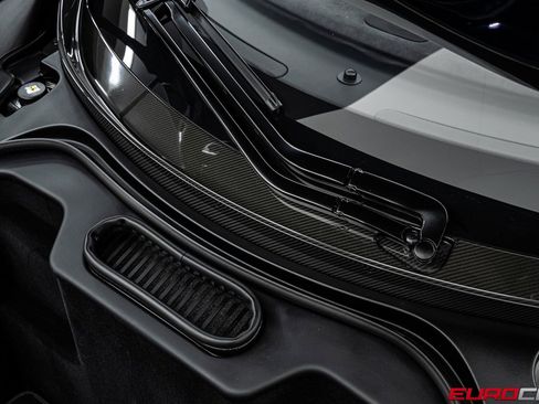 Used 2016 McLaren 675LT Spider image 12