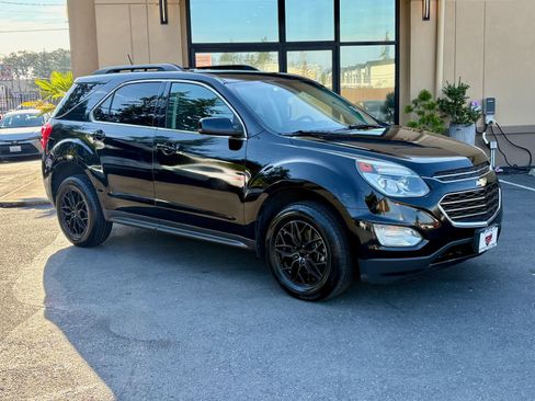 Used 2017 Chevrolet Equinox LT FWD image 1