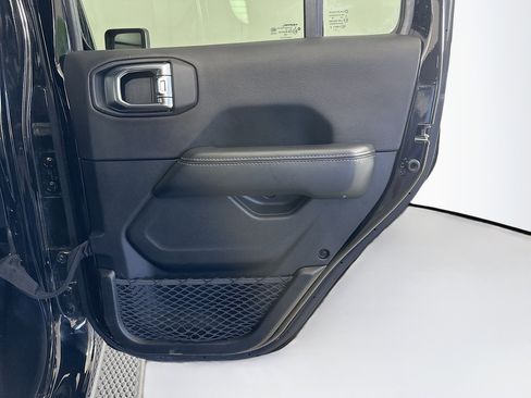 Used 2023 Jeep Wrangler Sahara image 29