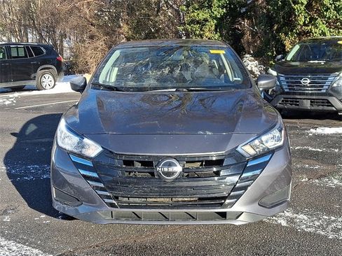 Used 2023 Nissan Versa SV image 2
