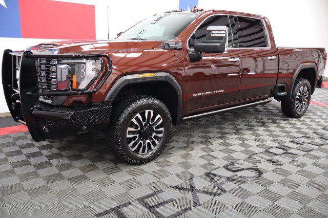 Used 2024 GMC Sierra 2500 Denali Ultimate AWD/4WD image 2