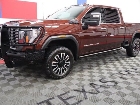 Used 2024 GMC Sierra 2500 Denali Ultimate AWD/4WD image 2