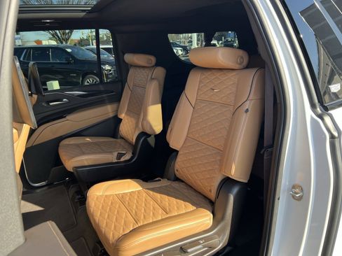 Used 2023 Cadillac Escalade ESV Sport w/ Touring Package image 24