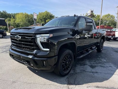 Used 2024 Chevrolet Silverado 2500 LT w/ Midnight Edition AWD/4WD image 8