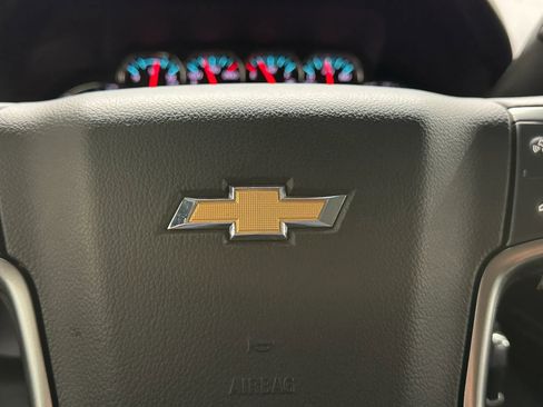 Used 2015 Chevrolet Suburban LT image 26