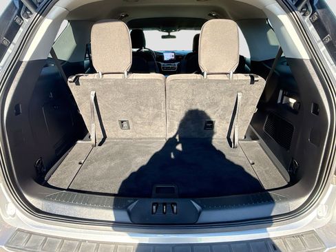 Used 2022 Ford Explorer XLT image 26