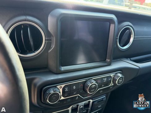 Used 2023 Jeep Wrangler Unlimited Sahara w/ Cold Weather Group AWD/4WD image 9