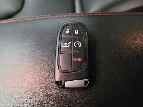 Used 2019 Jeep Cherokee Trailhawk AWD/4WD image 32