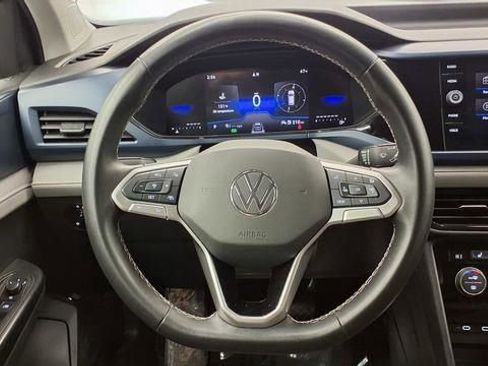 Used 2024 Volkswagen Taos SE image 19