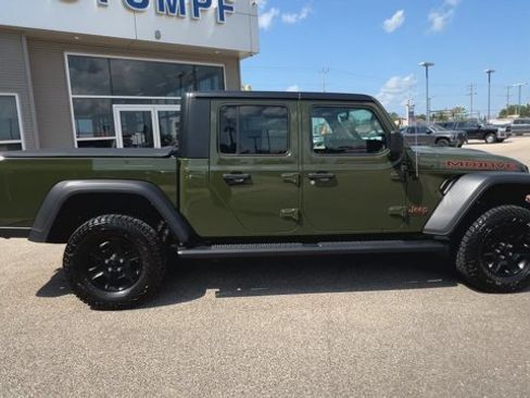 Used 2022 Jeep Gladiator Mojave w/ Cold Weather Group AWD/4WD image 2
