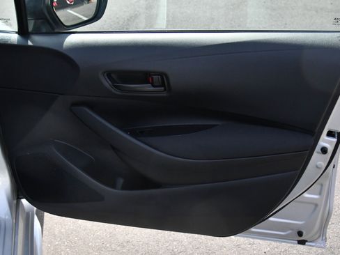 Used 2025 Toyota Corolla LE FWD image 40