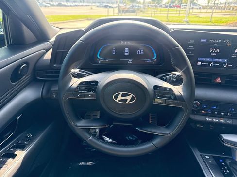Used 2025 Hyundai Elantra Sport FWD image 19