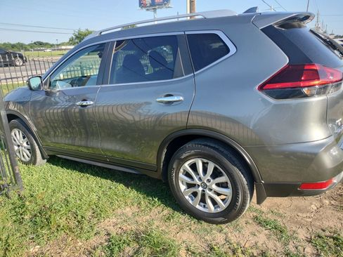 Used 2018 Nissan Rogue SV FWD image 3