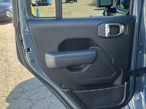 Certified 2025 Jeep Wrangler Unlimited Rubicon 4xe image 27