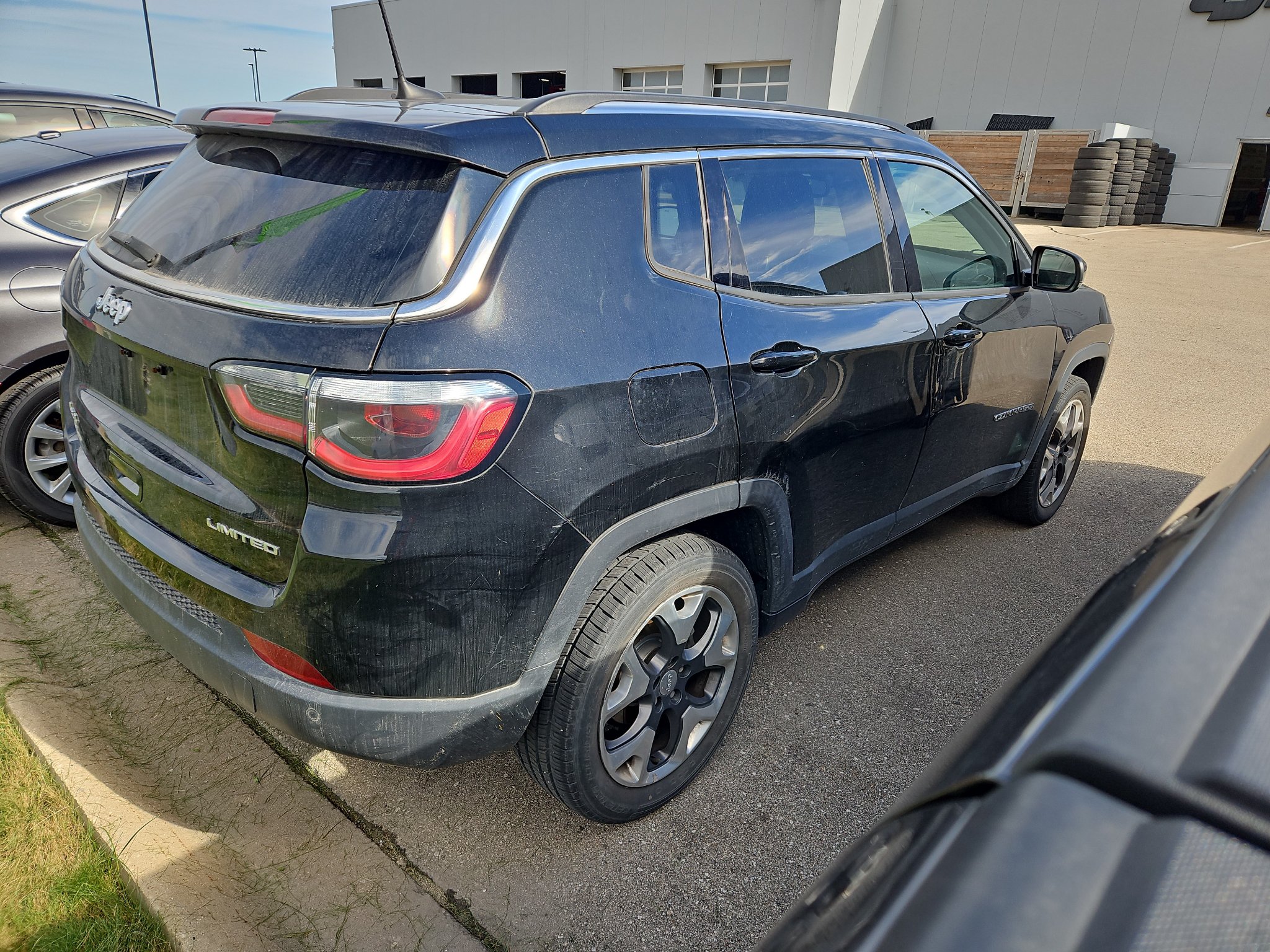 Used 2018 Jeep Compass Limited w/ Navigation Group AWD/4WD image 5