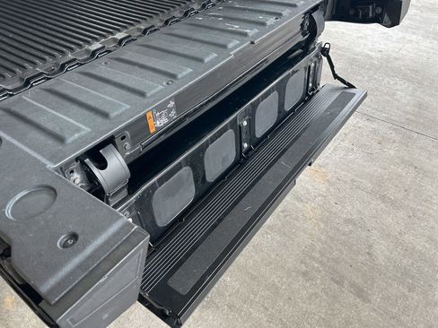 Used 2025 GMC Sierra 1500 SLT image 36