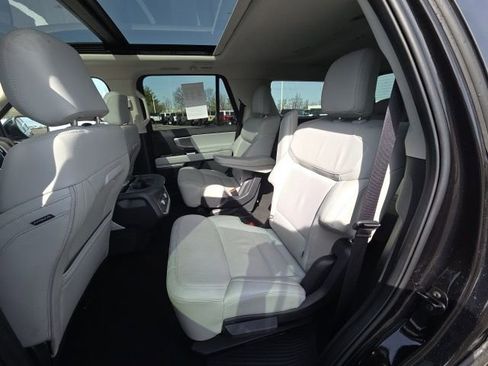Used 2025 Ford Expedition Platinum w/ Driver's Package image 21