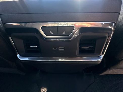 Used 2024 GMC Sierra 1500 Denali w/ Technology Package AWD/4WD image 17