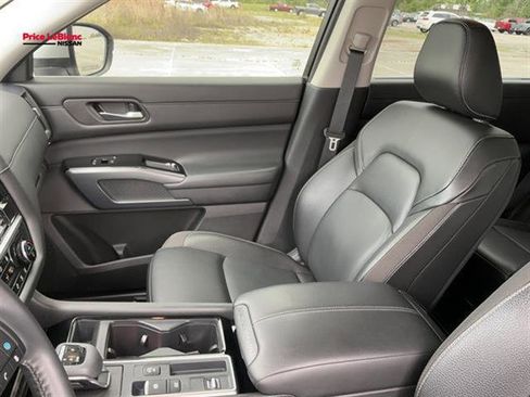 Used 2024 Nissan Pathfinder SL w/ SL Premium Package FWD image 32