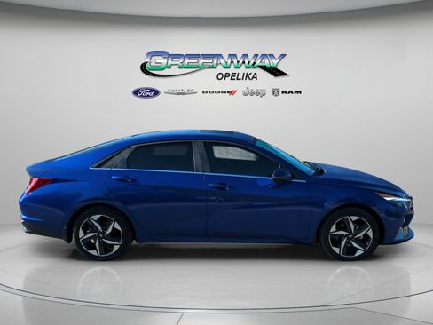 Used 2023 Hyundai Elantra Limited w/ Preferred Accessory Package FWD image 7