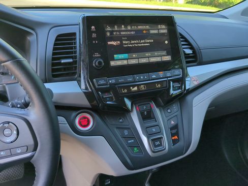 Certified 2024 Honda Odyssey EX-L image 13