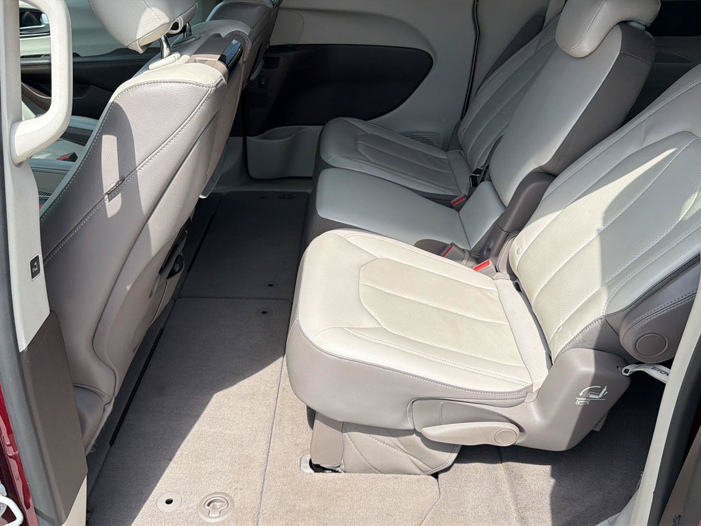 Used 2017 Chrysler Pacifica Touring-L Plus w/ Advanced Safetytec Group FWD image 20