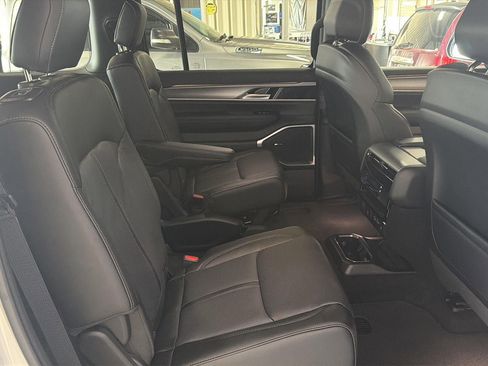 New 2026 Jeep Grand Wagoneer Limited AWD/4WD image 17