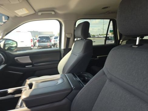 Used 2025 Ford Expedition Active RWD image 9