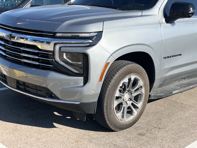 Certified 2025 Chevrolet Suburban LT w/ Comfort Package AWD/4WD image 7