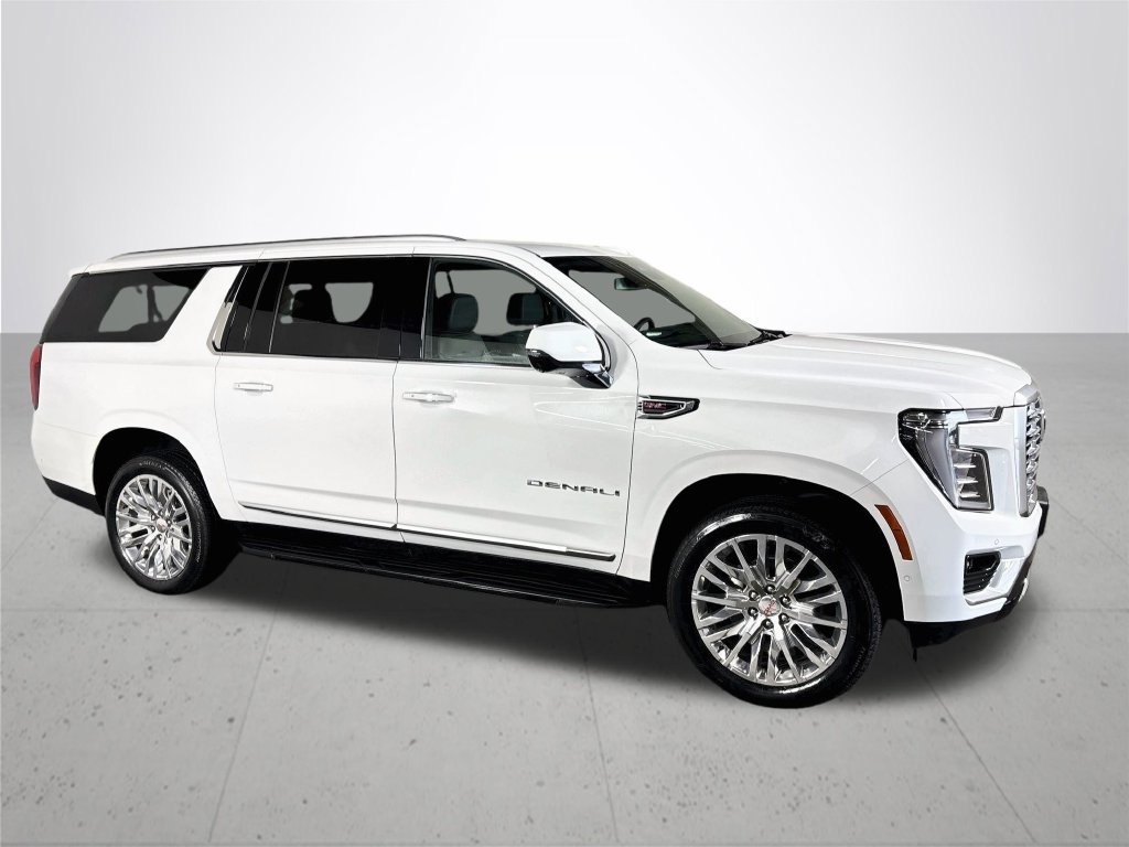 Used 2025 GMC Yukon XL Denali AWD/4WD image 4