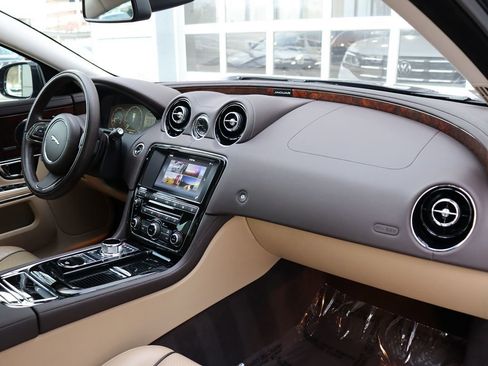 Used 2016 Jaguar XJ R-Sport image 14