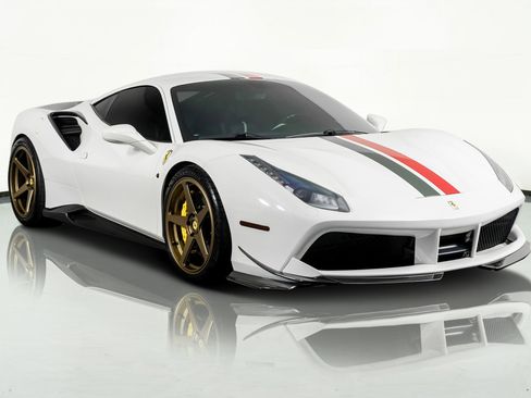 Used 2016 Ferrari 488 GTB image 4