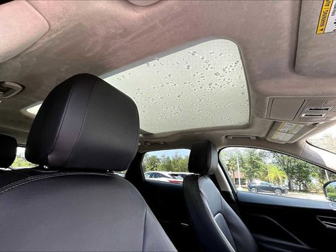 Used 2019 Jaguar F-PACE Premium image 25