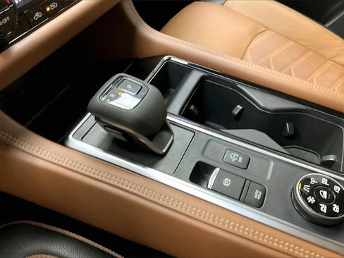 Certified 2024 Nissan Pathfinder Platinum image 16