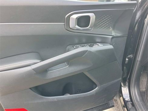 Used 2024 Kia Sorento S image 26