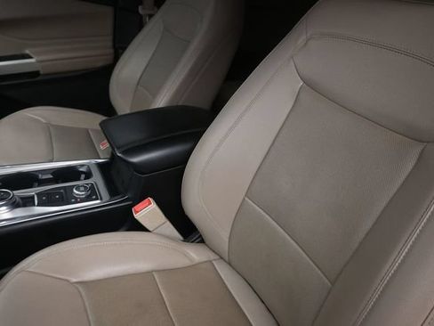 Used 2021 Ford Explorer Limited w/ Equipment Group 301A AWD/4WD image 17