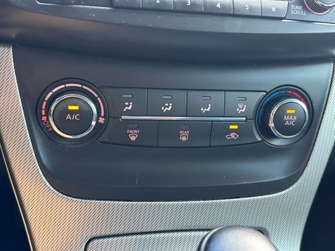 Used 2015 Nissan Sentra SR image 40