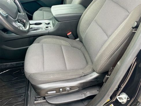 Used 2022 Chevrolet Traverse LT image 17