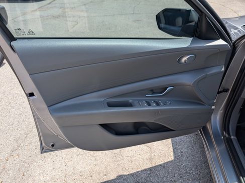 Used 2023 Hyundai Elantra SEL w/ Cargo Package FWD image 11