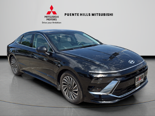 Used 2025 Hyundai Sonata Limited FWD image 3