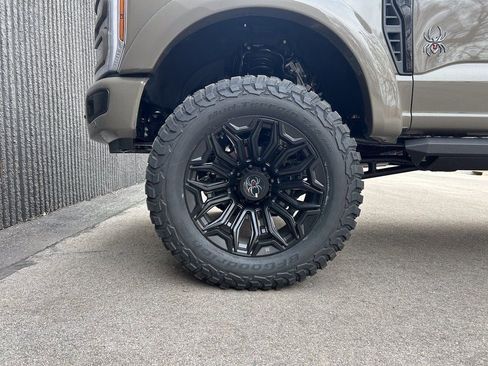 New 2026 Ford F250 Lariat w/ Black Appearance Package image 39