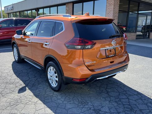 Used 2018 Nissan Rogue SV AWD/4WD image 8