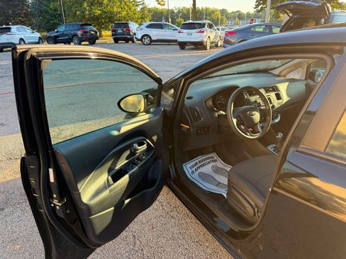 Used 2013 Kia Rio EX FWD image 9