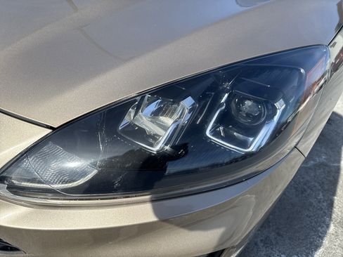 Used 2020 Ford Escape SE image 10