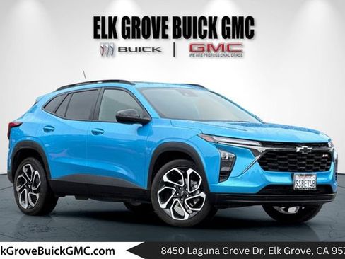 Used 2025 Chevrolet Trax RS w/ Sunroof Package FWD image 1