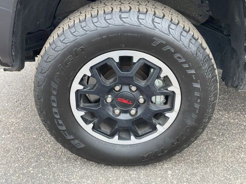 Used 2025 Toyota Tacoma TRD Off-Road image 29